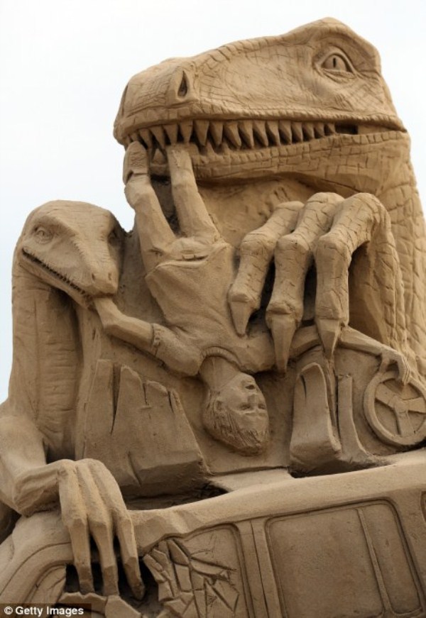 Amazing Hollywood Themed Sand Sculptures (14 photos)