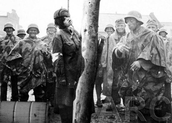 Soviet Photo Manipulation of World War II (12 photos) 11