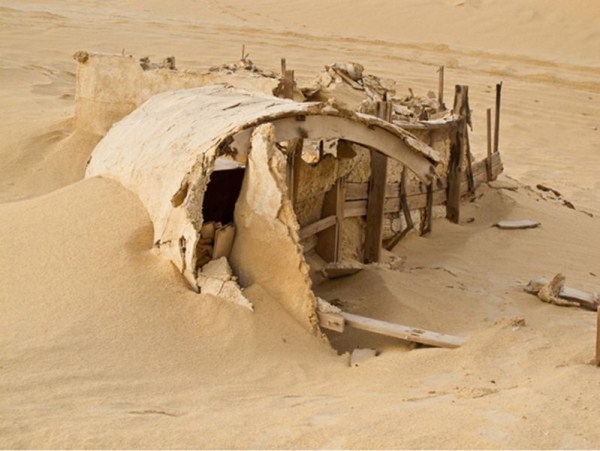 Abandoned Stars Wars Sets in the Desert (13 photos)