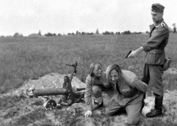 Soviet Photo Manipulation of World War II (12 photos)