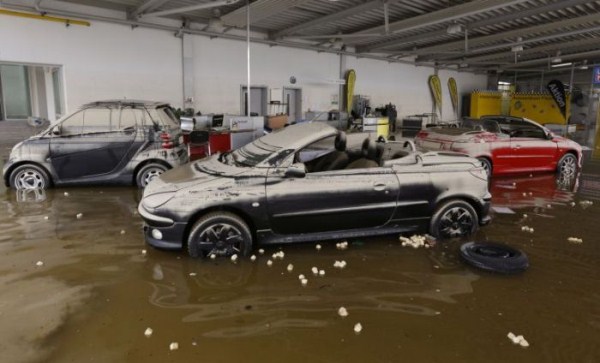 Flooded Cars in Germany (35 photos)