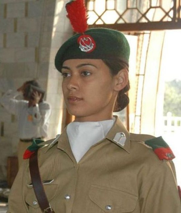 which country has the most beautiful female army soldiers 09 1