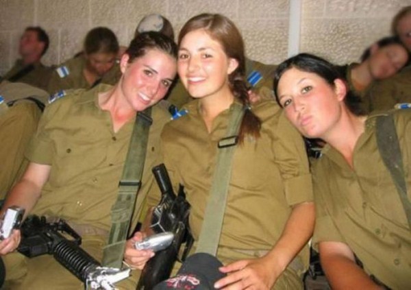 The Most Beautiful Female Army Soldiers (20 photos)
