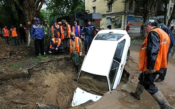 A Russian City Is Being Swallowed by Giant Sinkholes (15 photos) 2