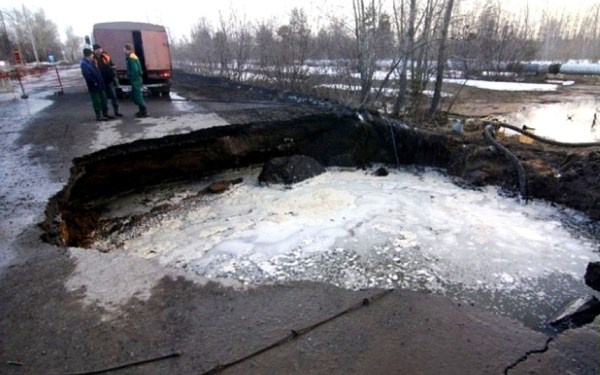 A Russian City Is Being Swallowed by Giant Sinkholes (15 photos)