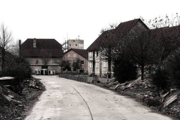 Seemingly Ordinary English Village (18 photos)