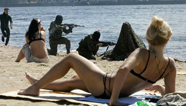 36 Photos That Have a Lot of Explaining To Do (36 photos)