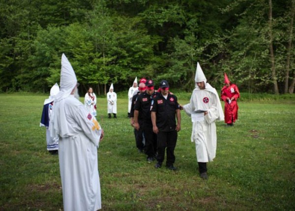 A Day in the Life of the Ku Klux Klan (44 photos)
