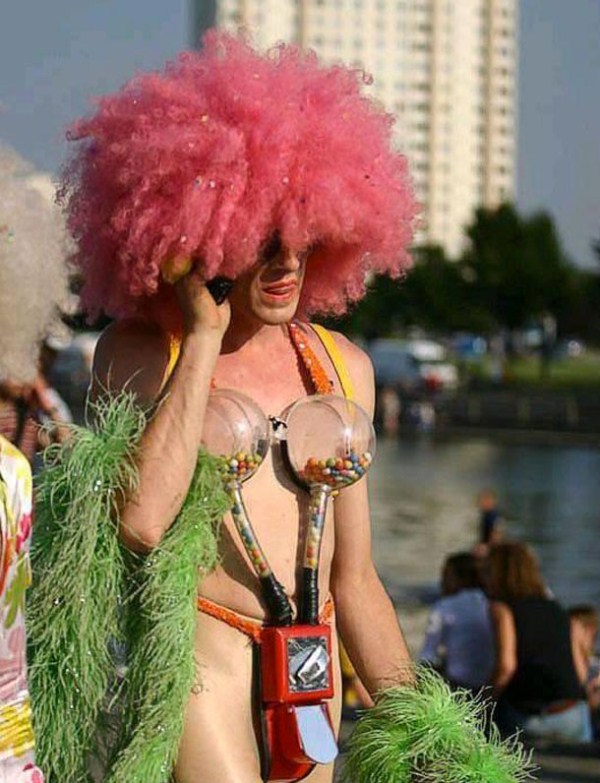 36 Photos That Have a Lot of Explaining To Do (36 photos)