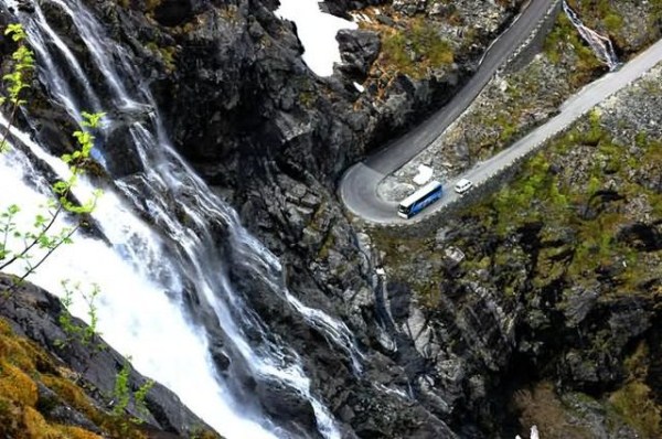 Most Wicked Roads In The World (34 photos)
