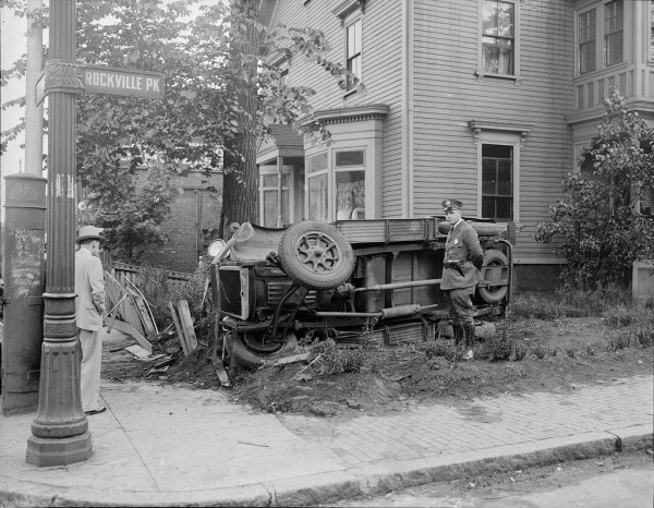 Old Photos of Car Accidents (51 photos)