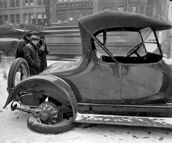 Old Photos of Car Accidents (51 photos)