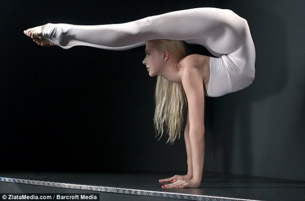 The Worlds Most Flexible Woman (17 photos)
