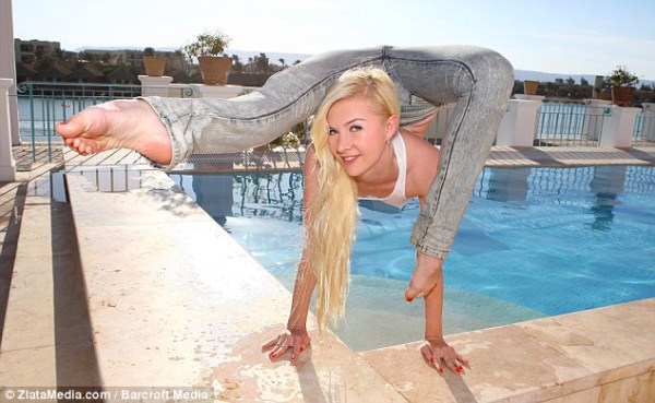The Worlds Most Flexible Woman (17 photos)