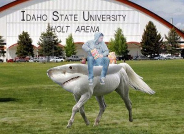 33 Obviously Photoshopped Photos (33 photos)