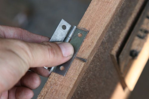 Old TV Is Turned Into Fish Tank (20 photos)