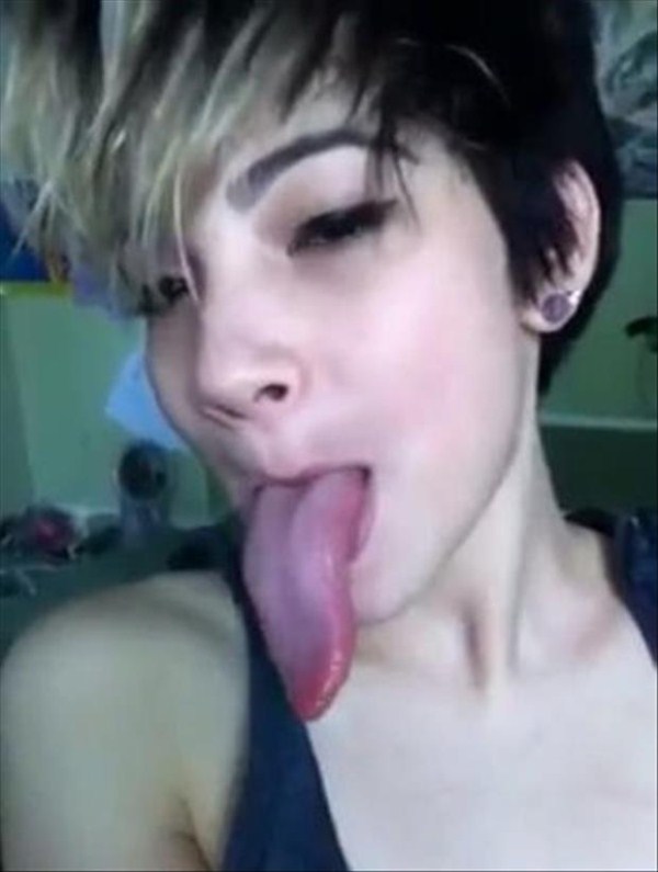 Long tongued Women (47 photos)
