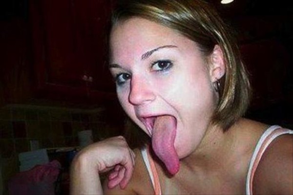 Long tongued Women (47 photos)