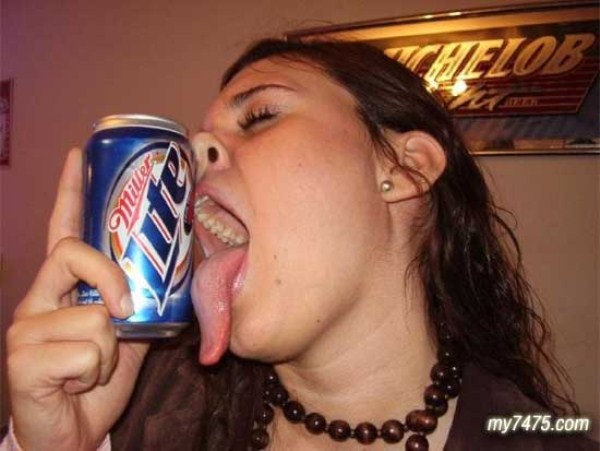 Long tongued Women (47 photos)