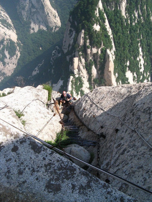 People Living Life on the Edge (40 photos)