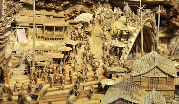 Worlds Longest Wooden Sculpture (9 photos)