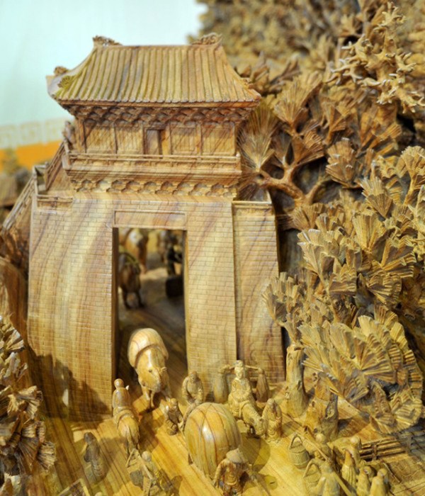Worlds Longest Wooden Sculpture (9 photos)