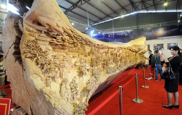 Worlds Longest Wooden Sculpture (9 photos)