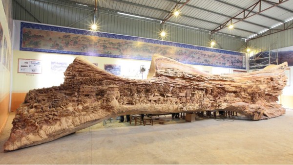 Worlds Longest Wooden Sculpture (9 photos)