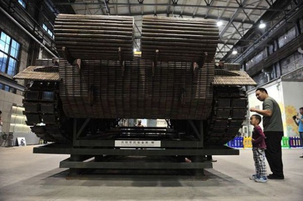 Life size Tank Completely Made out of Empty Shells (13 photos)