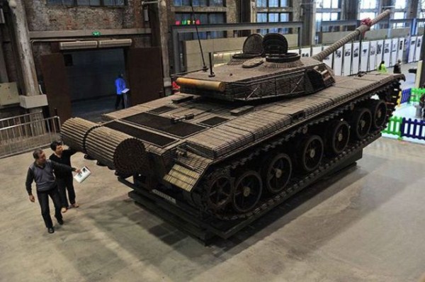 Life-size Tank Completely Made out of Empty Shells (13 photos)