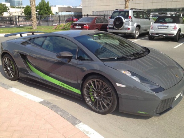 Students In Dubai Drive Ludicrously Expensive Cars (36 photos)