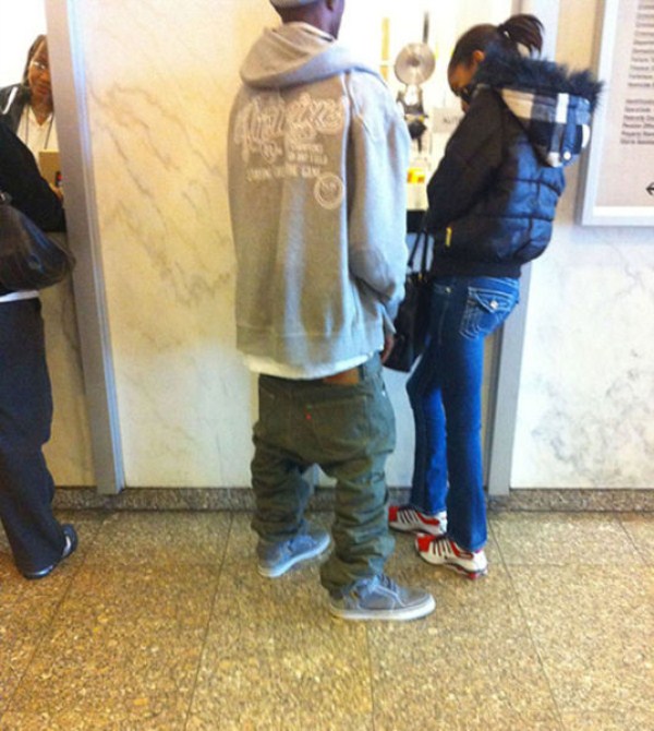 Ridiculously Stupid Saggy Pants Trend (40 photos)