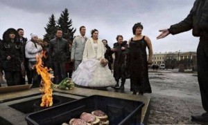 Totally Awkward Wedding Photos from Eastern Europe (38 photos) 21