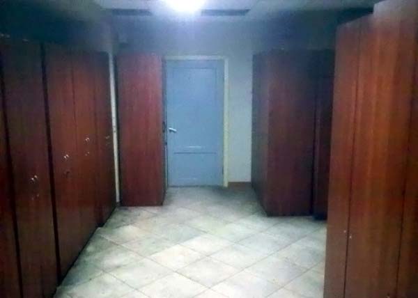 Inside a Disgusting Hostel in Kiev (16 photos)