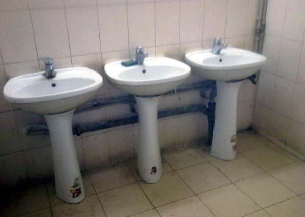 Inside a Disgusting Hostel in Kiev (16 photos)