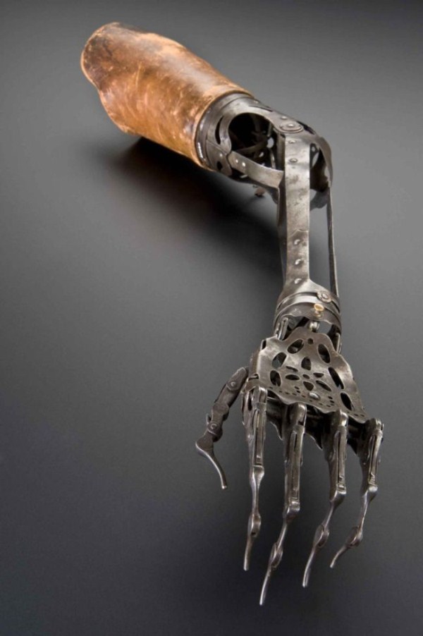 Artificial Arm From Past Times (3 photos)