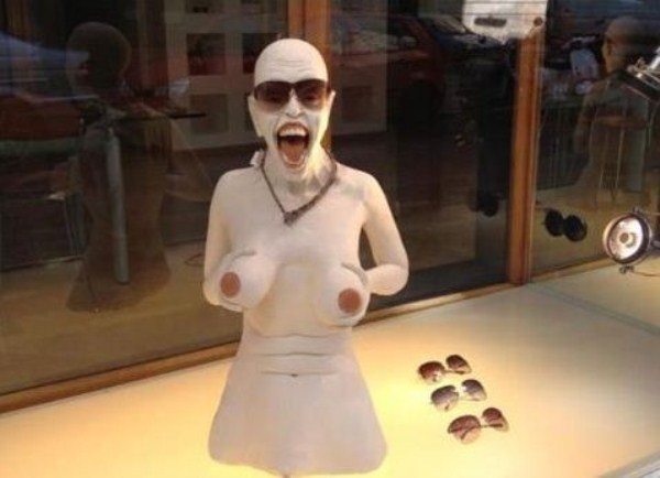 Slightly Disturbing Mannequins (41 photos)