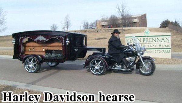 WTF Photos Taken at Funerals (27 photos)