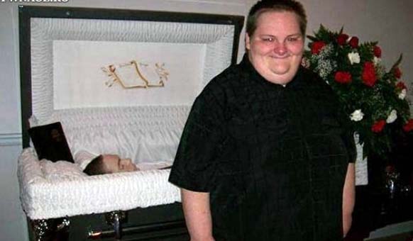WTF Photos Taken at Funerals (27 photos)