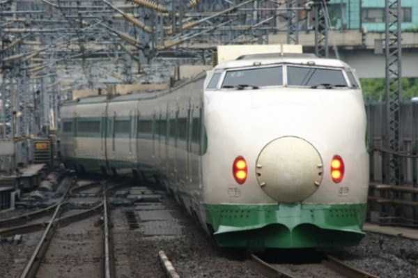 bullet trains japan 17 Japans Superfast Futuristic Trains (31 photos)