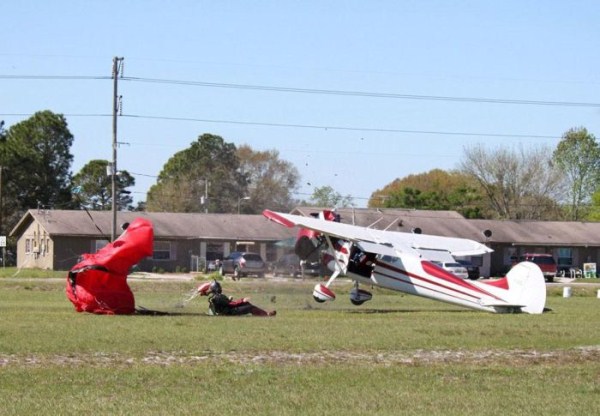 Skydiver Gets Hit by a Plane (15 photos)