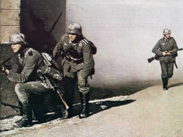 40 Color Photos of the German Troops During WWII (40 photos)
