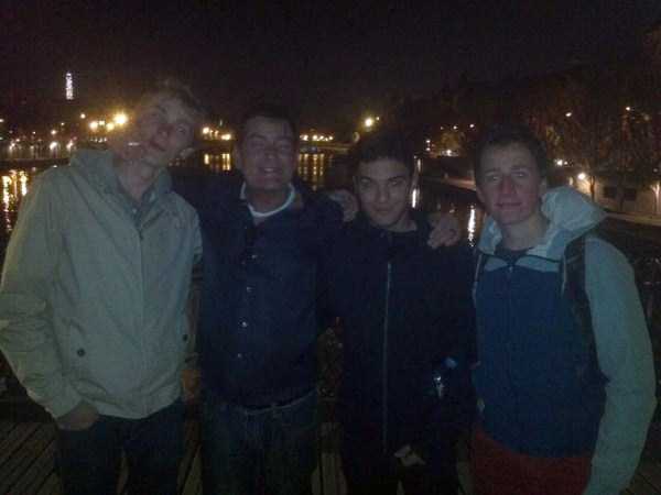 A Bunch Of Kids Stumbled Upon A Drunk Charlie Sheen In Paris (8 photos)
