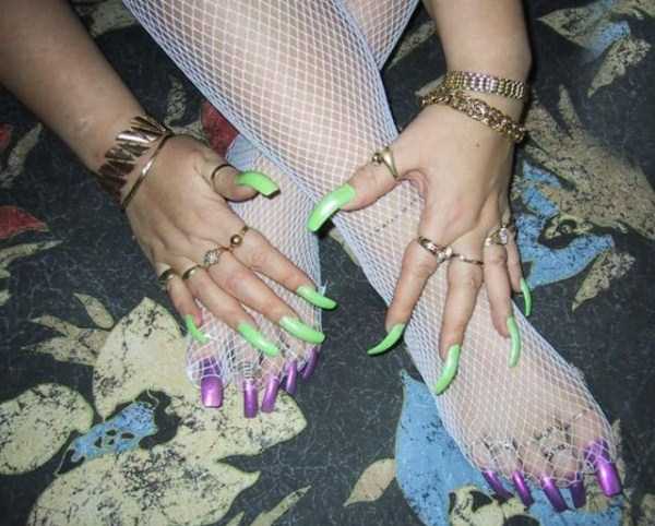 extremely long nails 24