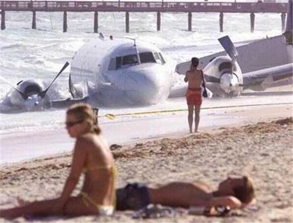 60 WTF Beach Moments (60 photos)