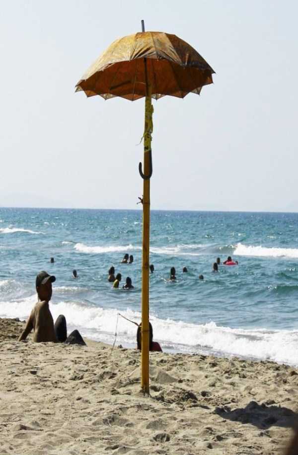 60 WTF Beach Moments (60 photos)