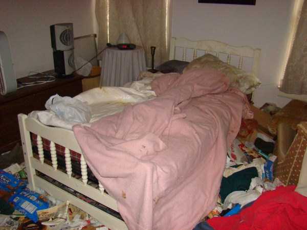 A Guy Inherits His Deceased Uncles House (66 photos)