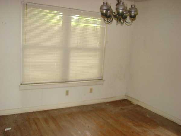 A Guy Inherits His Deceased Uncles House (66 photos)