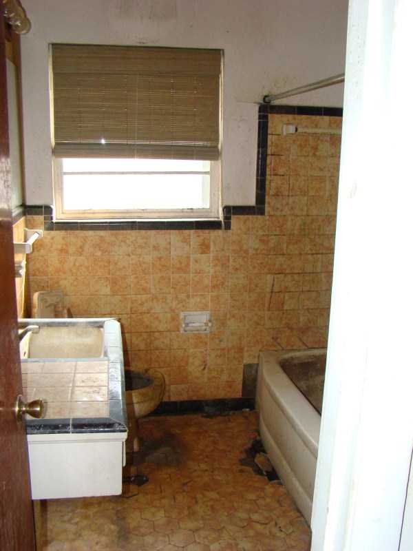 A Guy Inherits His Deceased Uncles House (66 photos)