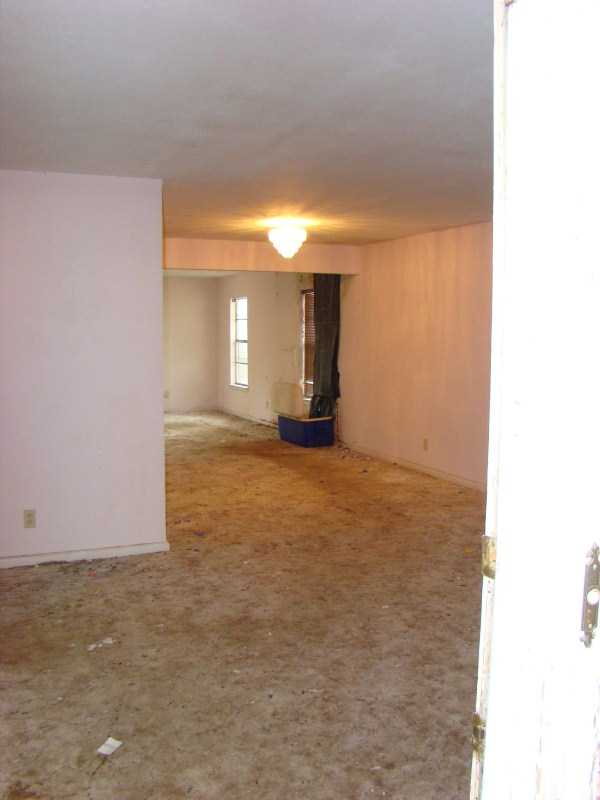 A Guy Inherits His Deceased Uncles House (66 photos)